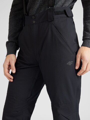 Regular Pantaloni sport de la 4F pe negru