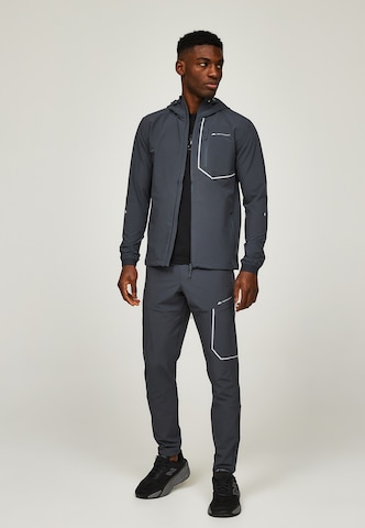MONTERRAIN Regular Sporthose 'Ramble 3.0 Woven' in Grau