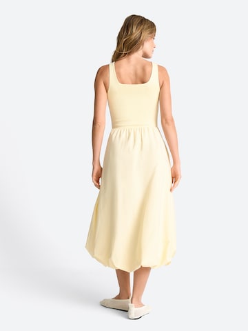 Rich & Royal Jurk in Geel