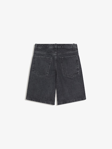 BershkaBaggy Traperice - crna boja