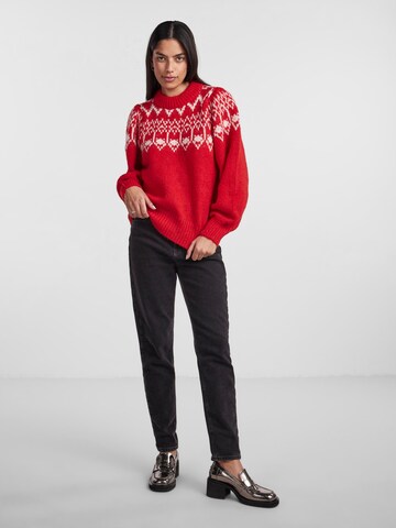 PIECES Sweter 'Nyla' w kolorze czerwony