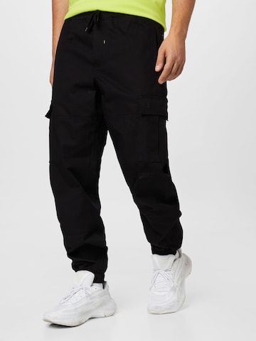 Tapered Pantaloni cargo 'Para' di ARMEDANGELS in nero: frontale