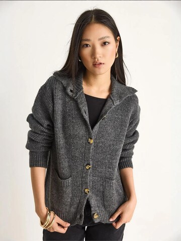 Cardigan Bianco Lucci en gris