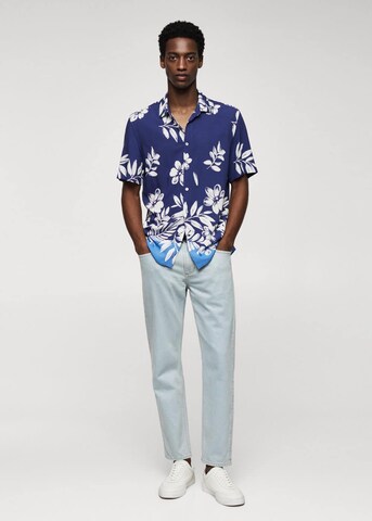 Coupe regular Chemise 'Calpe' MANGO MAN en bleu