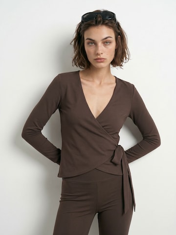 Haut 'GRY ' HYPEDROP en marron : devant