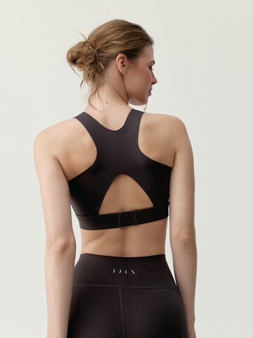 Born Sporttop ' Coreskin ' in Bruin
