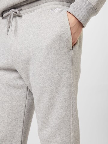 HOLLISTER Tapered Housut värissä sininen