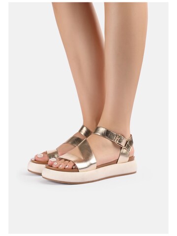 INUOVO Sandals in Gold