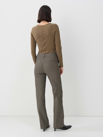 Someday Regular Trousers with creases in Green