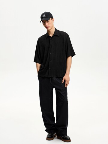 Bershka Comfort fit Button Up Shirt in Black