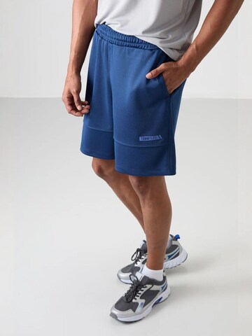 Tommy Life Regular Shorts in Blau: Vorderseite