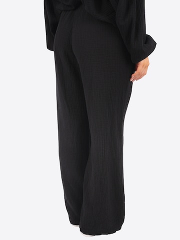 Seasons of April Wide leg Broek 'Ines' in Zwart