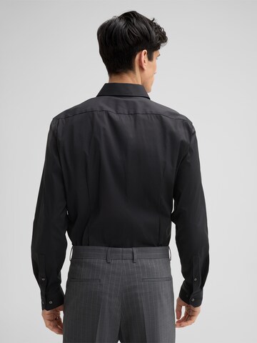 Coupe slim Chemise business ' Santos ' STRELLSON en noir