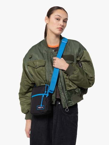EASTPAK Skuldertaske 'The One' i sort