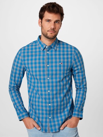 Tommy Jeans Regular fit Button Up Shirt in Blue: front