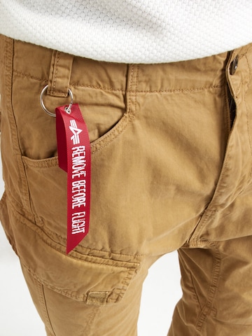 ALPHA INDUSTRIES Дънки Tapered Leg Карго панталон 'Force One' в зелено