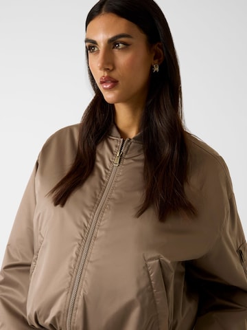 GUESS Jacke in Braun