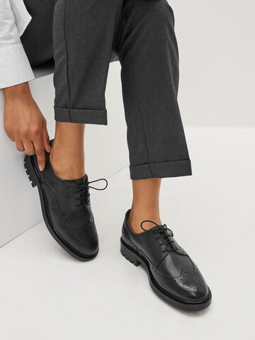 Chaussure à lacets Next en noir