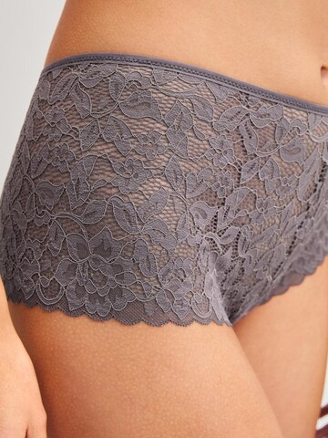 Panty 'Natural Comfort Lace' di CALIDA in marrone