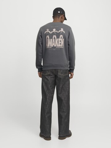 JACK & JONES Sweatshirt in Grijs