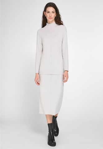 Fadenmeister Berlin Knitted dress in White: front