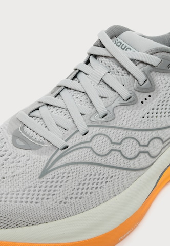 saucony Springsko 'RIDE 19' i grå