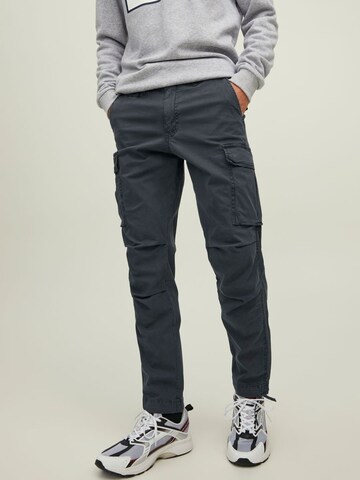 JACK & JONES Regular Cargobroek 'Ace Tucker' in Grijs: voorkant