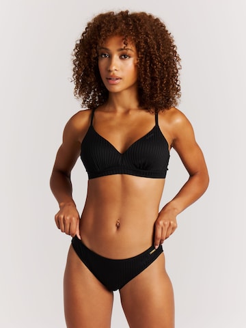 PROTEST Triangel Bikini 'PRTKyla' in Schwarz: Vorderseite