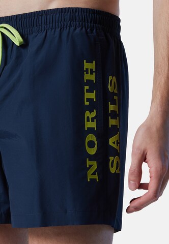 North Sails Badeshorts mit strukturiertem Druck in Blau