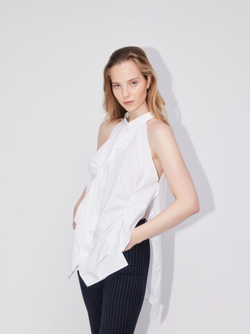 ABOUT YOU REBIRTH STUDIOS Bluzka 'Shirred' w kolorze biały