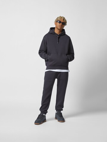 Bershka Tapered Bukser i sort