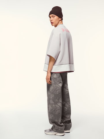 Bershka Baggy Farkut värissä harmaa