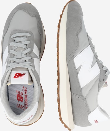 Sneaker bassa '237' di new balance in grigio