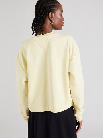 Tommy Jeans - Sweatshirt 'Essential' em amarelo