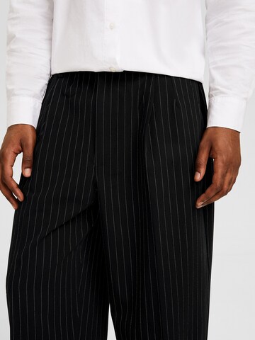 Bershka Wide leg Pleat-front trousers in Black