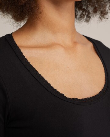 T-shirt WE Fashion en noir