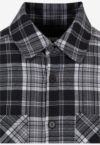 Urban Classics - Ajuste regular Camisa en negro