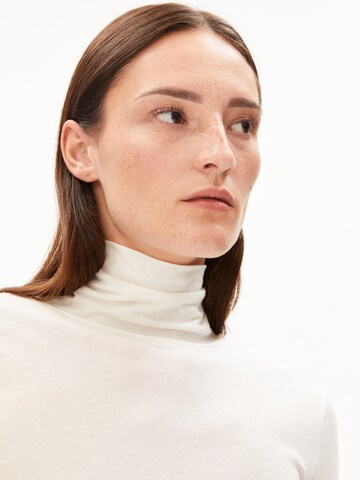 T-shirt ARMEDANGELS en blanc