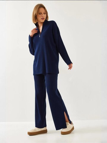 Completo pantalone di Bianco Lucci in blu