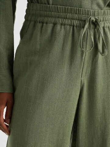 WE Fashion Loosefit Plissert bukse i grønn