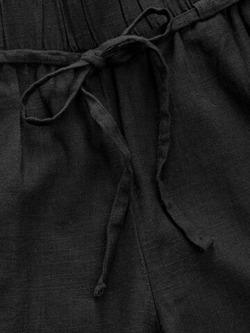 Next Regular Shorts in Schwarz