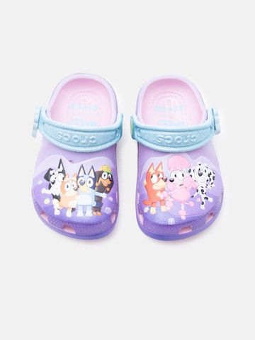 Crocs Ανοικτά παπούτσια 'Bluey' σε ροζ