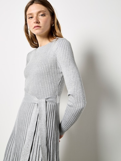 Apricot Robes en maille en gris, Vue avec produit