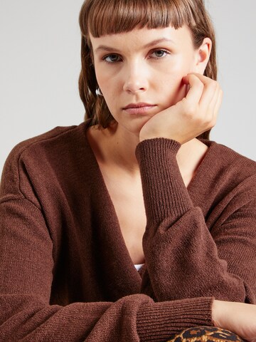 Pull-over 'VIMAJSE' VILA en marron