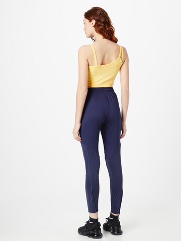 NIKE Slimfit Sporthose in Blau