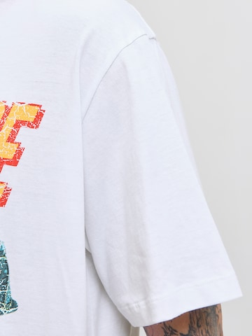 JACK & JONES Póló 'JORFORMULA GALLERY' - fehér
