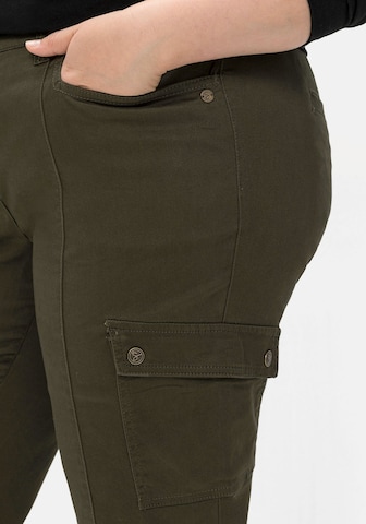 SHEEGO - regular Pantalón cargo en verde