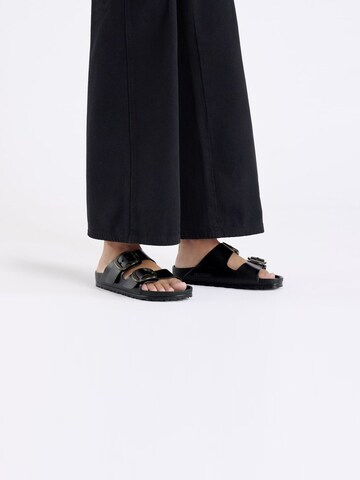 Zoccoletto 'Arizona' di BIRKENSTOCK in nero
