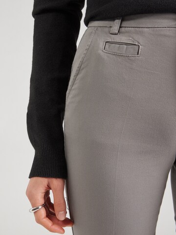 regular Pantaloni con piega frontale di UNITED COLORS OF BENETTON in grigio