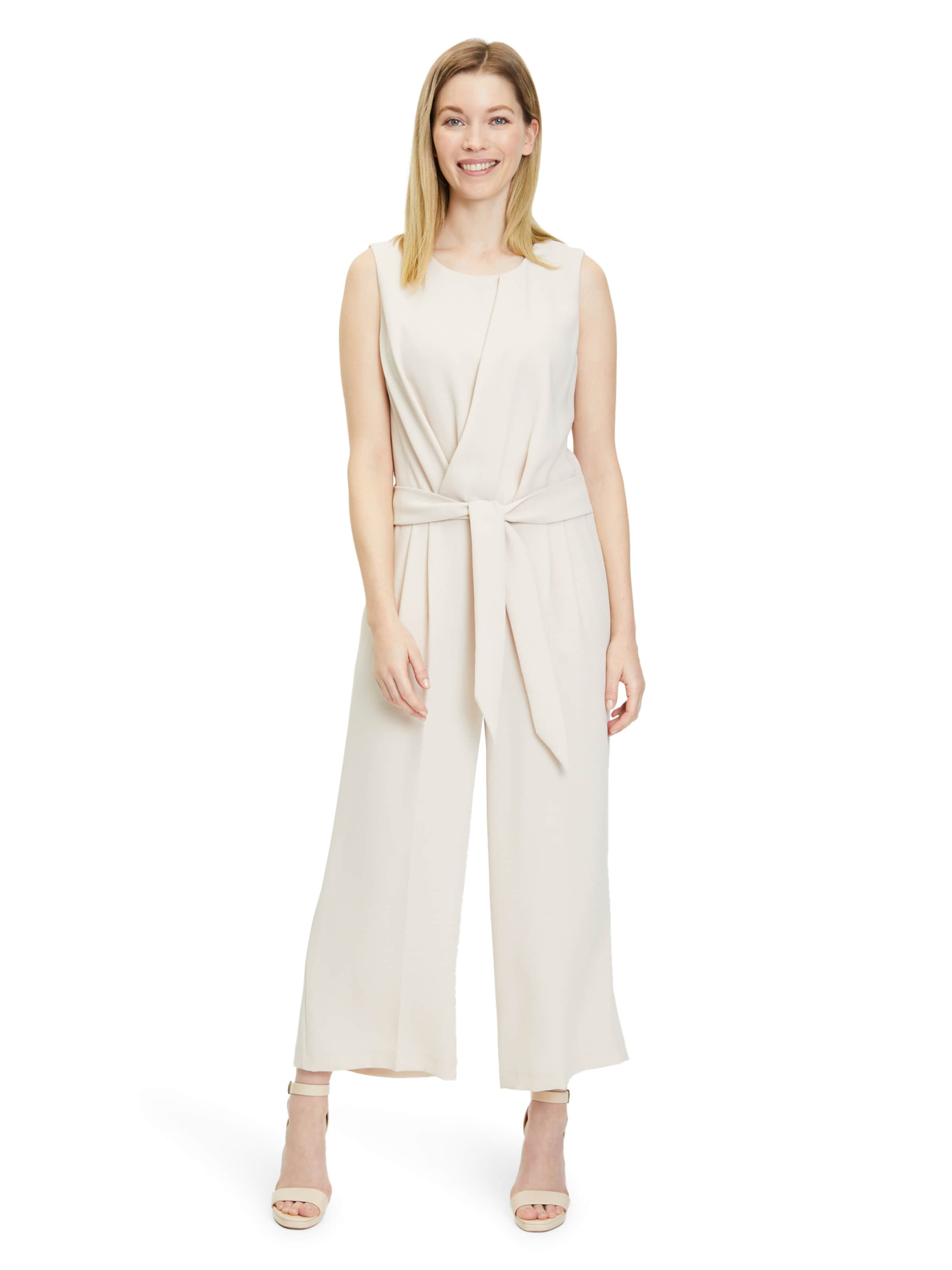 Betty & Co Jumpsuit in Beige: voorkant